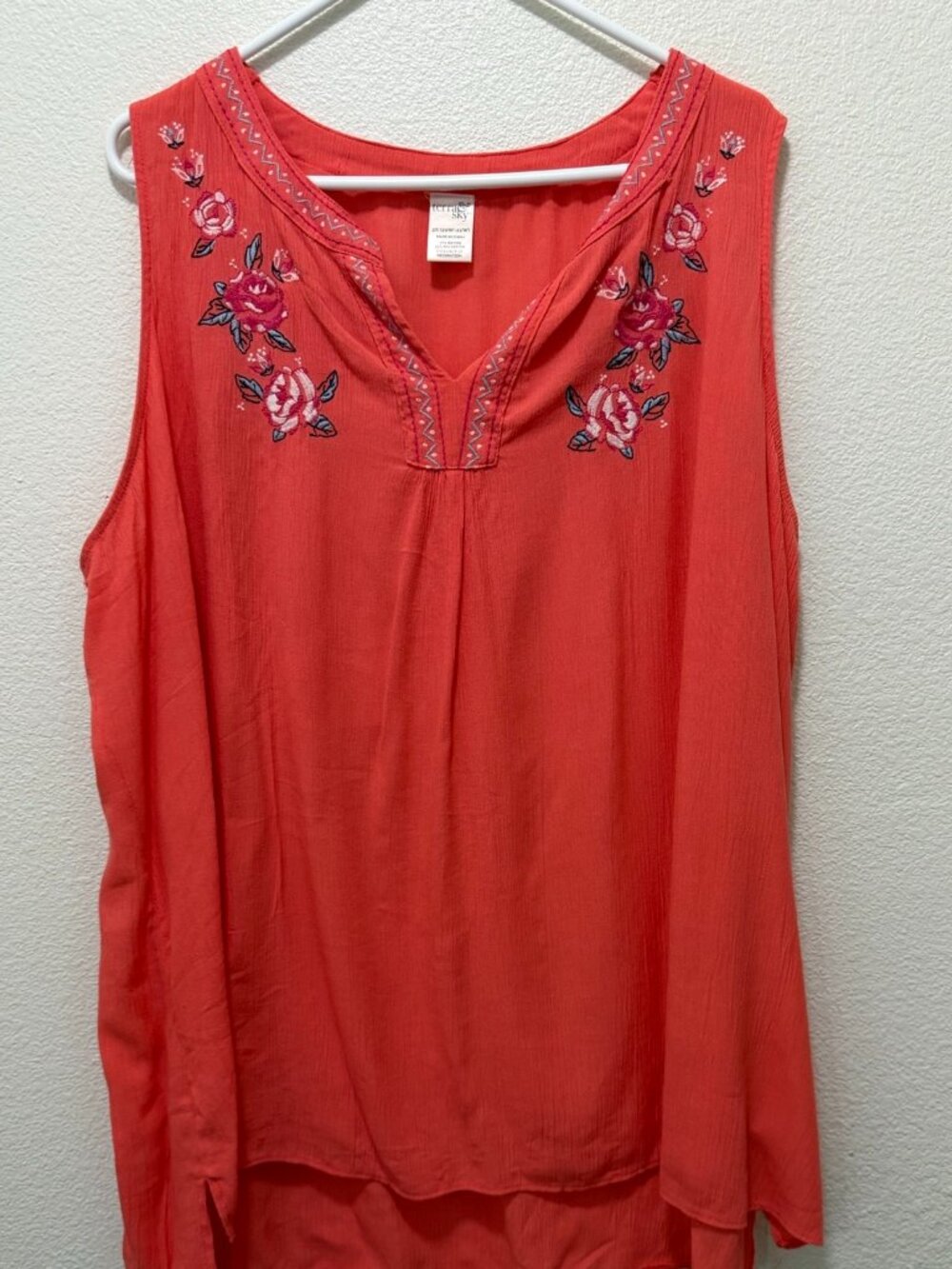 Terra & Sky coral embroidered sleeveless top, v- neck, size 2X